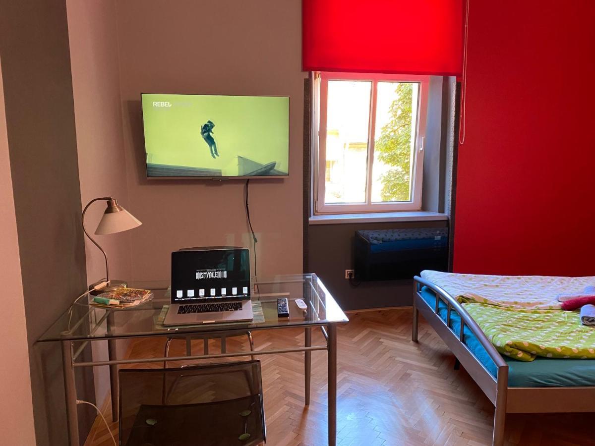 Apartment B42 Bed And Cafe Prag